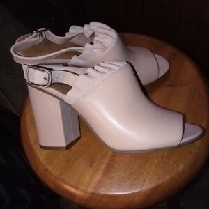 Elegant Cream Women's Heels 14th & Union Size 7.5-6